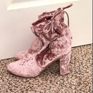 Velvet muave heel booties